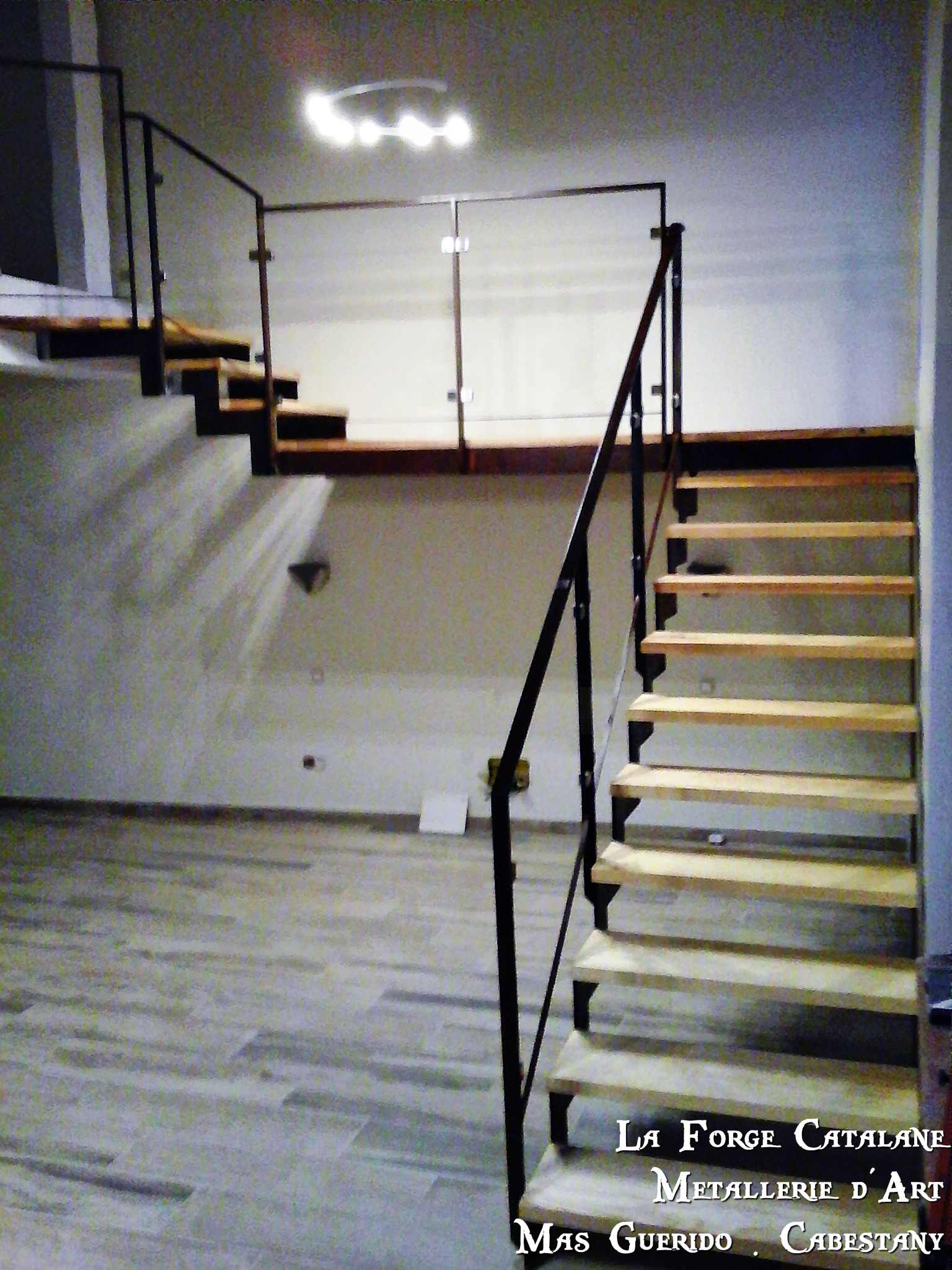 rampant et garde corps vitre sur escalier marche bois fer forge catalane (4).jpg